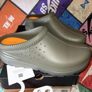 UGG. Size: 11.0M New Men/Women's Shoes UGG Tasman Sport Slippers 1138590